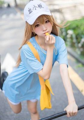欧美大牌小礼服_吉吉电影在线观看
