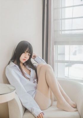 欧美明星灰色毛衣街拍_BD动漫免费观看